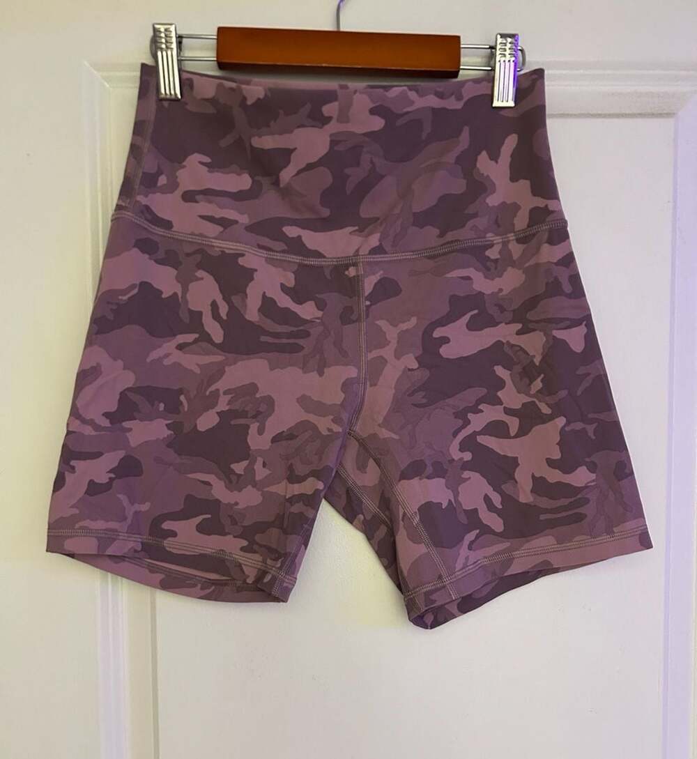 Lululemon Align Short 6" size 8
Incognito Camo Pink Taupe Multi